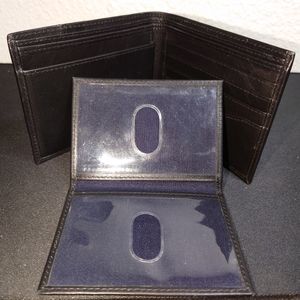 NEW Geuss bifold wallet